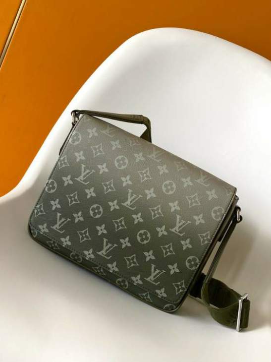 Picture of Louis Vuitton Mens Bags _SKUfw173667233fw
